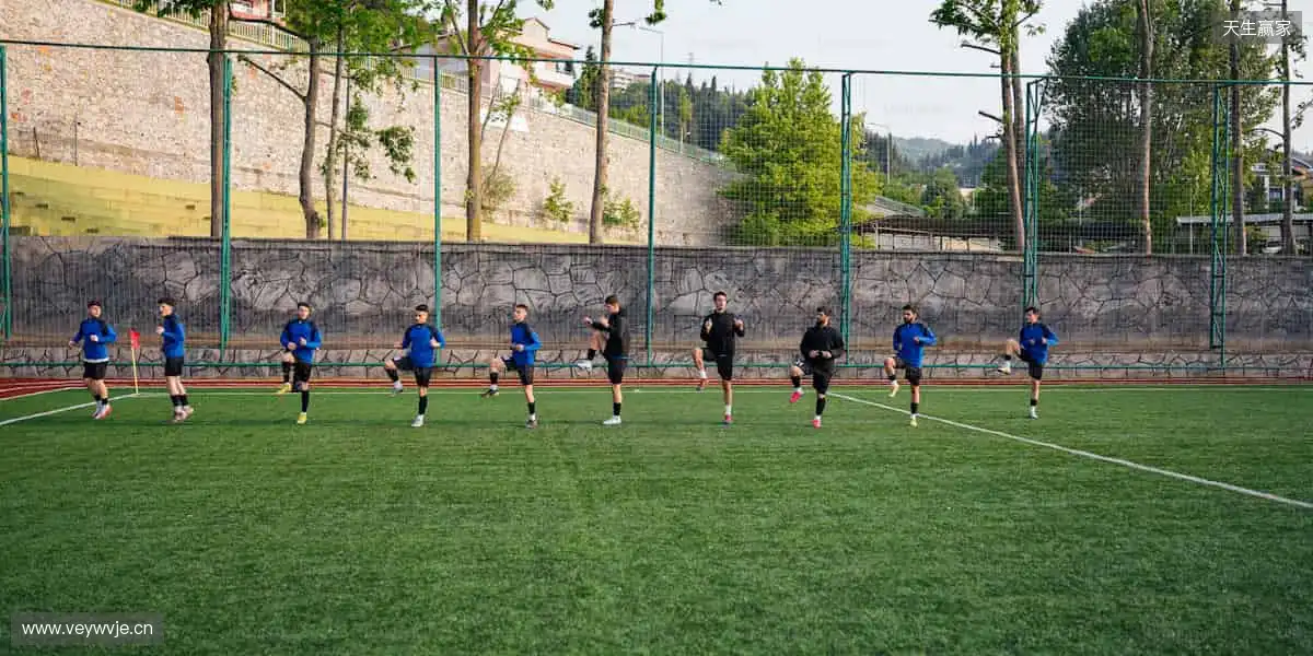 从训练场到直播间,我们与你同在!🏟️📱